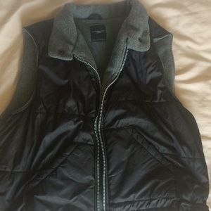 ‼️Colebrook & Co Medium Puff vest 3/$12 ‼️